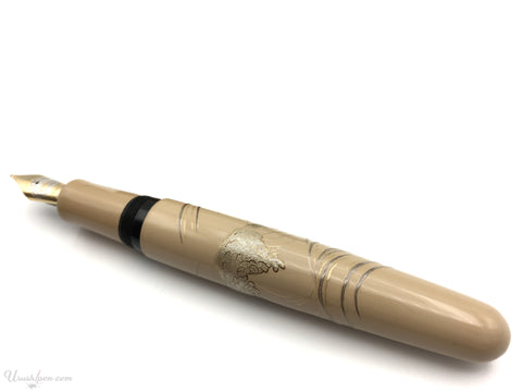 Danitrio Silver Waves Maki-E on Takumi Fountain Pen